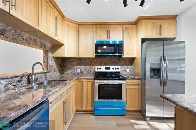 Building Photo - 251 City View Dr