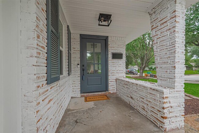 Building Photo - 11431 Landsdowne Dr