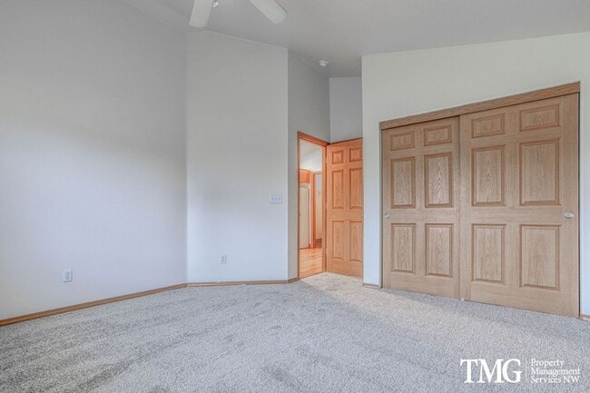 Building Photo - Beautiful Orchards Home with Spacious Layout