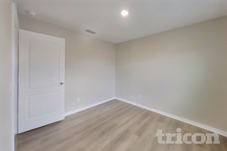 Building Photo - 2163 Mandarin Lp