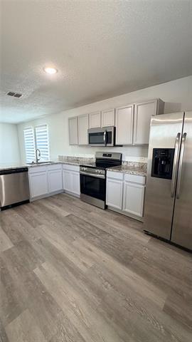 Building Photo - 701 E Kirnwood Dr