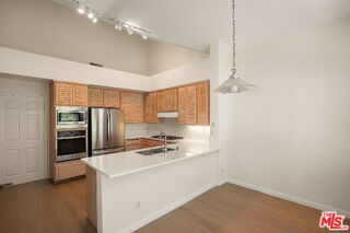 Building Photo - 604 Palisades Dr