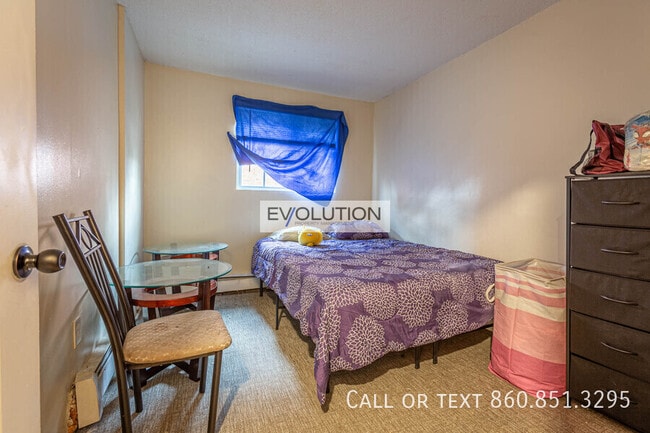 Building Photo - 71 Williams St