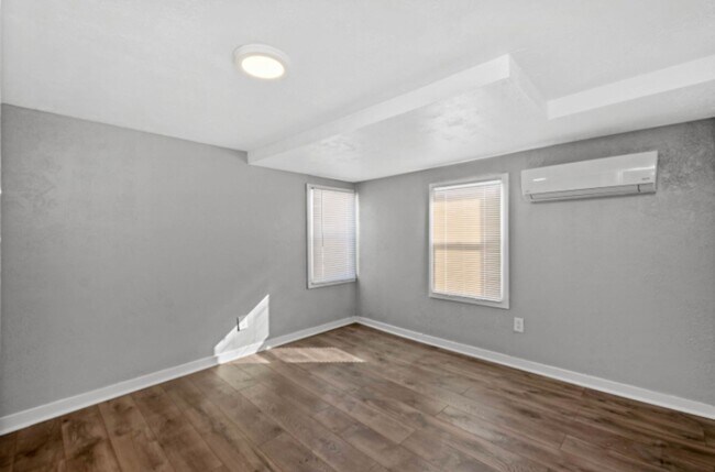 Building Photo - 2701-2703 Oakley Way (Full Service)