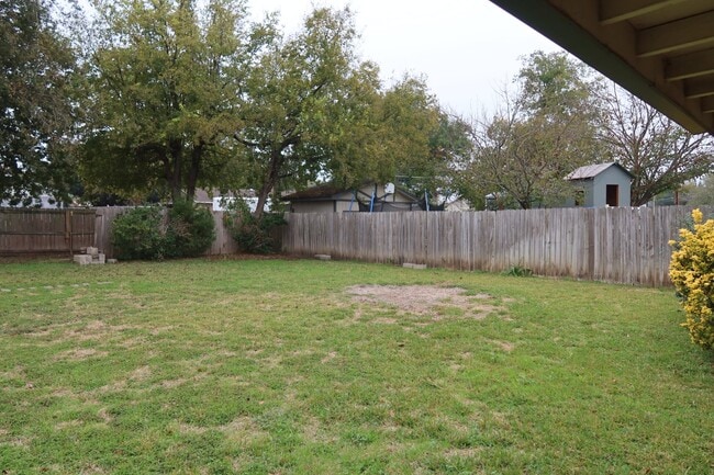 Building Photo - 101 Travis Ln