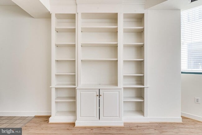 Building Photo - 955 26th St NW