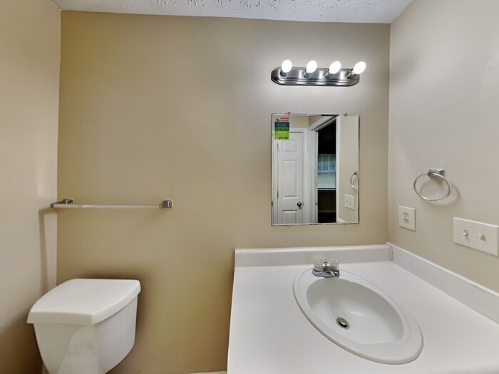 Building Photo - 105 Whitehead Dr