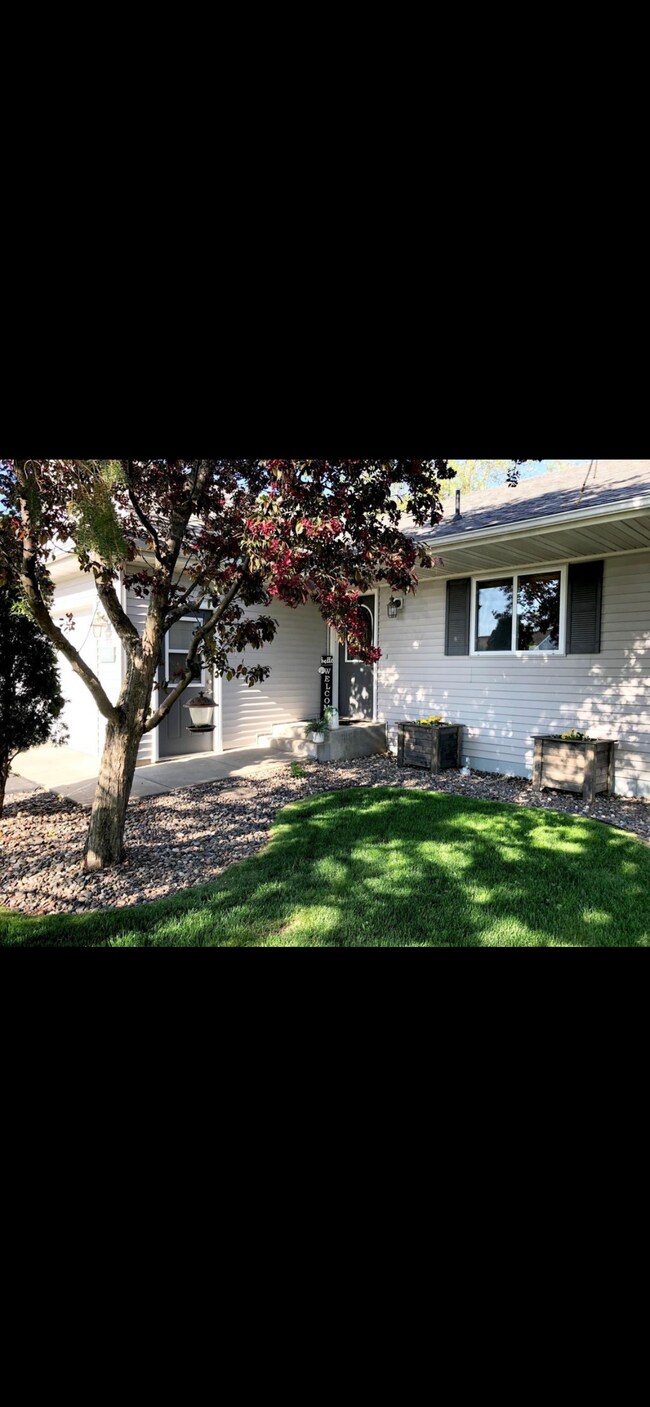 Primary Photo - 602 5th Ave S