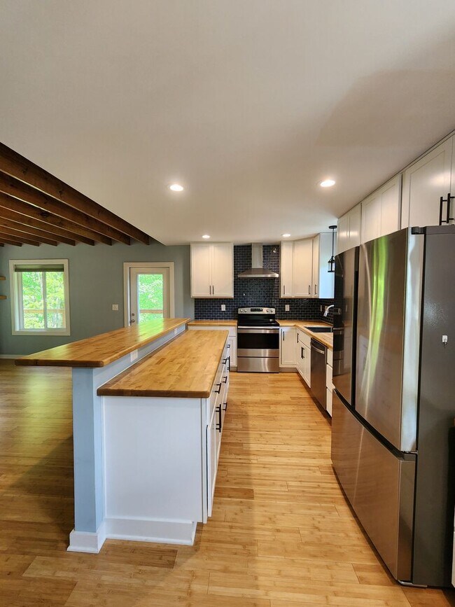 Building Photo - West Asheville Rental