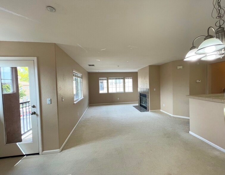 Living room - 27 Meritage Cmn