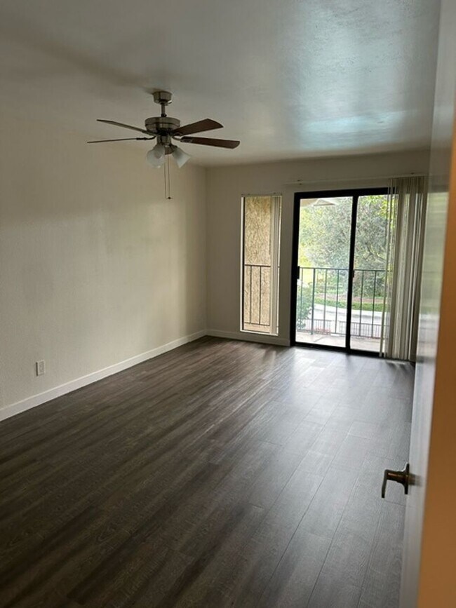 Building Photo - 2507 Navarra Dr