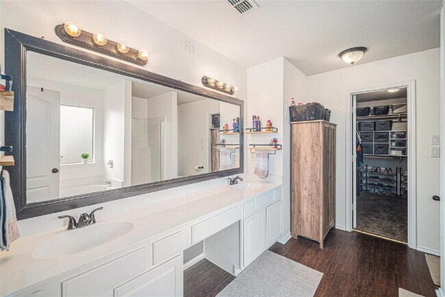 Building Photo - "Spacious 5-bedroom Corner Lot Home with Dual Living Areas, Office & Resort-Style Community Ameni...