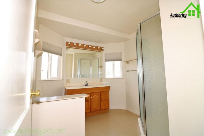 Building Photo - 21627 7 Lakes Rd