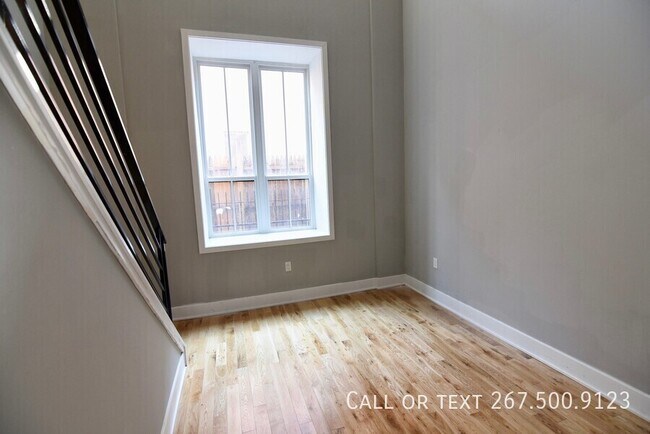Building Photo - 1523 W Girard Ave