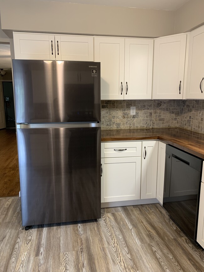 Black Stainless Fridge - 5136 Old Lemay Ferry Rd