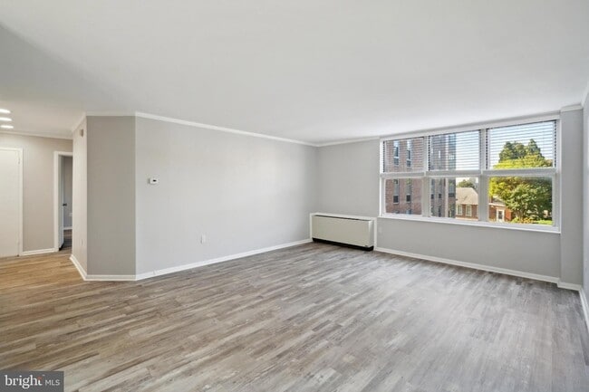 Building Photo - 6100 Henry Ave