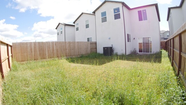 Building Photo - 1012 Buena Vis Ln