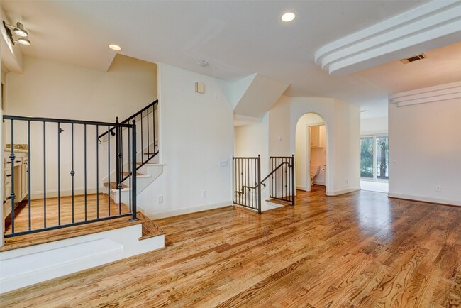 Building Photo - 2210 Mason St