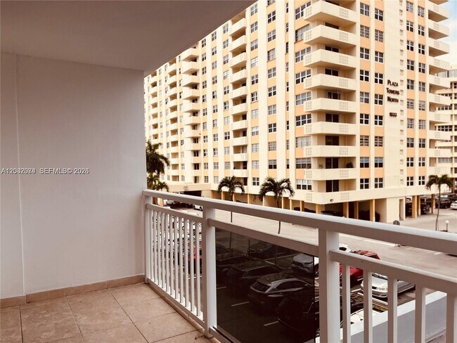 Building Photo - 1849 S Ocean Dr