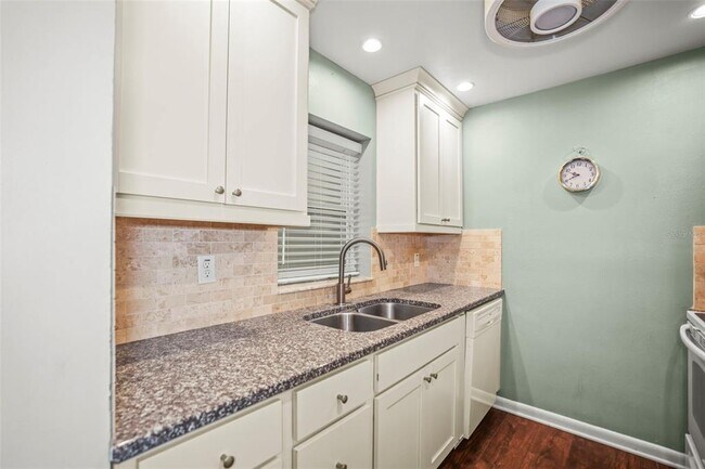 Building Photo - 11655 3rd St E