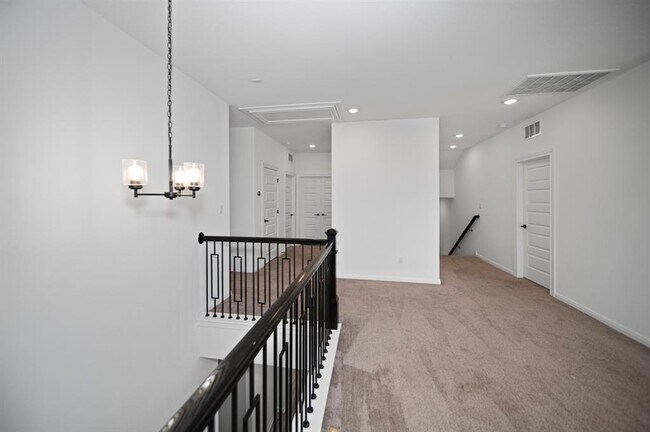 Building Photo - 3437 Jaulan St