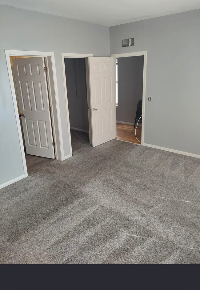 Building Photo - 1900 N Laramie Ave