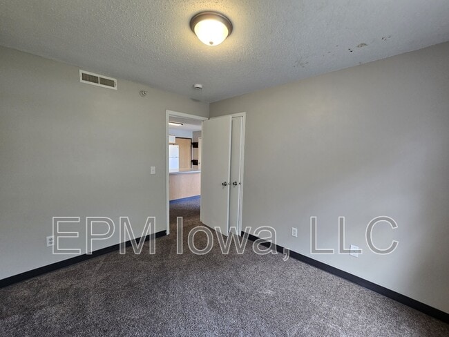 Building Photo - 60 Miller Ave SW