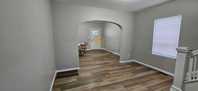 Building Photo - 933-935 N Dearborn St