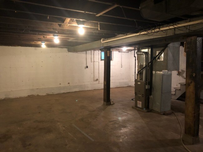 Building Photo - 2471 Center St