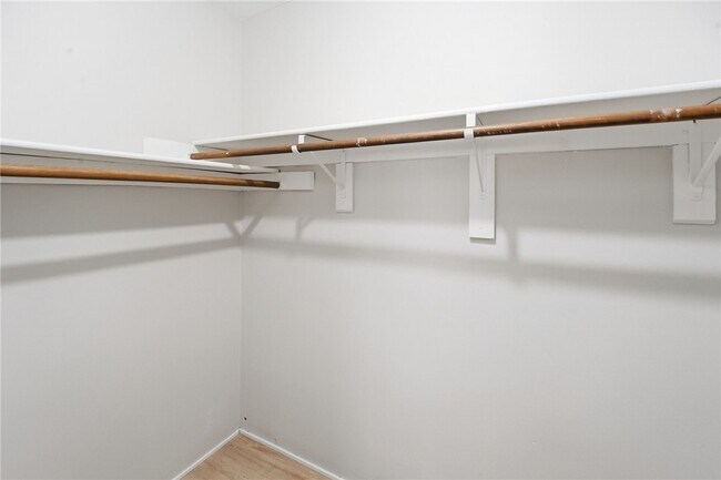 Building Photo - 17 Willowick Dr