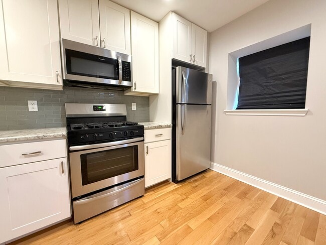 Building Photo - 2535 S Sartain St