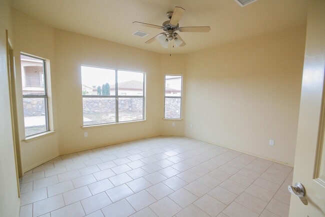 Building Photo - 5806 Redstone Rim Dr