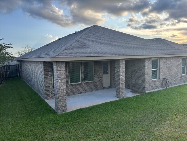 Building Photo - 1402 Central Heights Dr