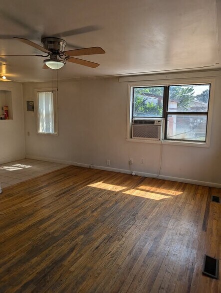 Building Photo - 252 S Julian St
