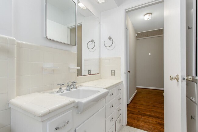 Building Photo - 6506/08 SAINT MORITZ AVE