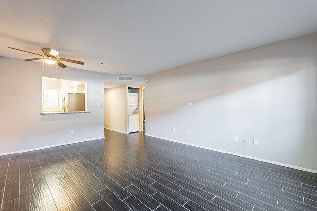 Building Photo - Two Bedrooms in Old Town Scottsdale - Available November 5, 2025!