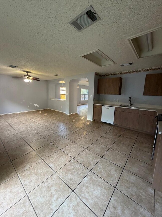 Building Photo - 3207 Settlement Dr