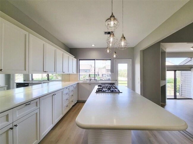 Building Photo - 18309 Sandy Cove Dr