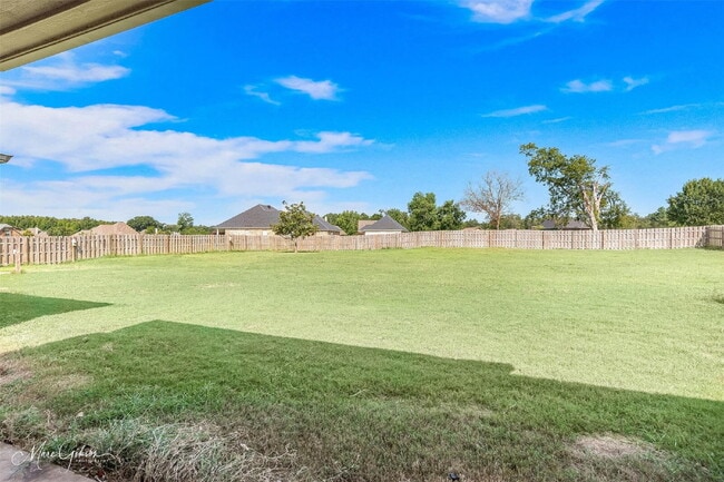 Building Photo - "Charming 4-Bedroom Gem with Spacious 2091...