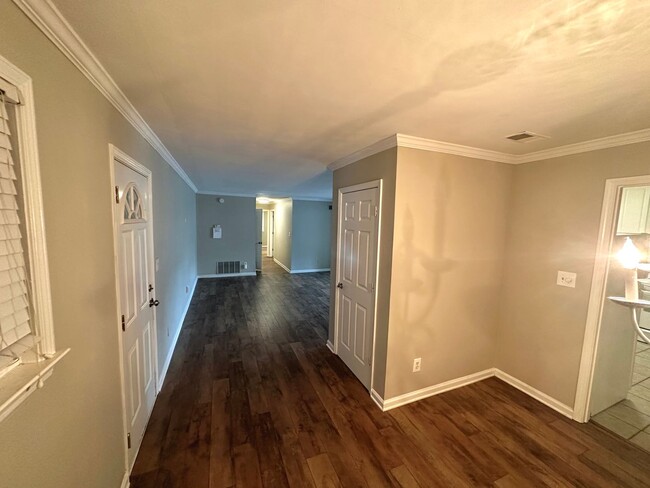 Building Photo - Charming Condo in Prime Sandy Springs Loca...