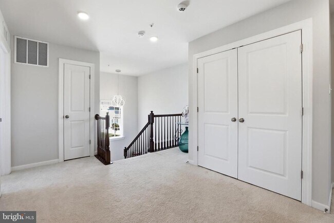 Building Photo - 6702 Savannah Dr