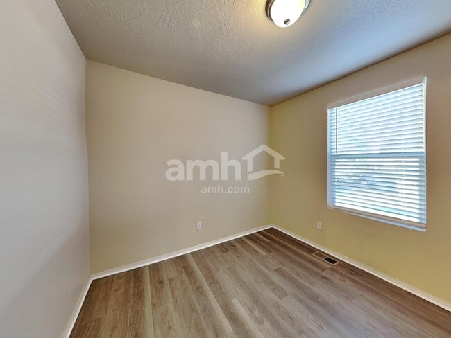 Building Photo - 5551 Geneva Way