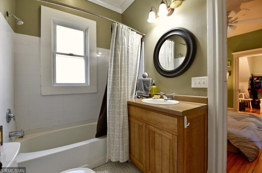 Building Photo - 3236 18th Ave S