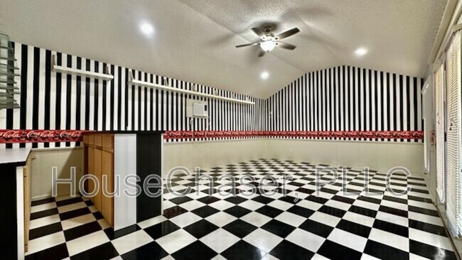 Building Photo - 6814 Hyden Ave