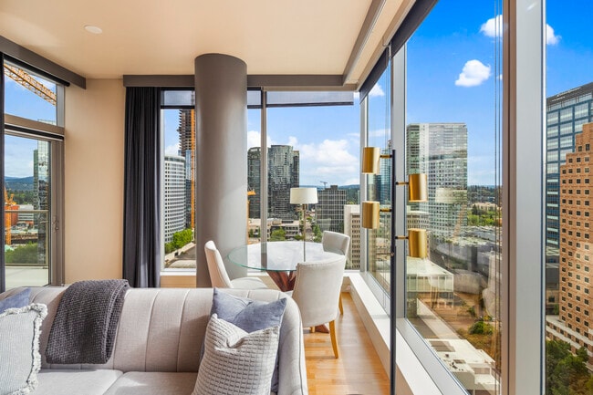 Protected views! - 10610 NE 9th Pl