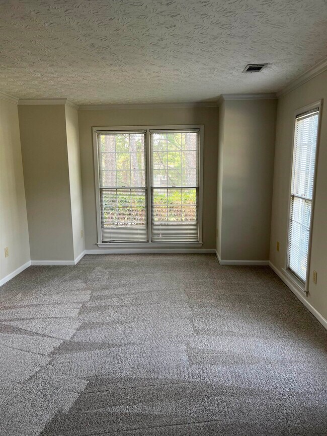 Building Photo - 700 Cirrus Ct
