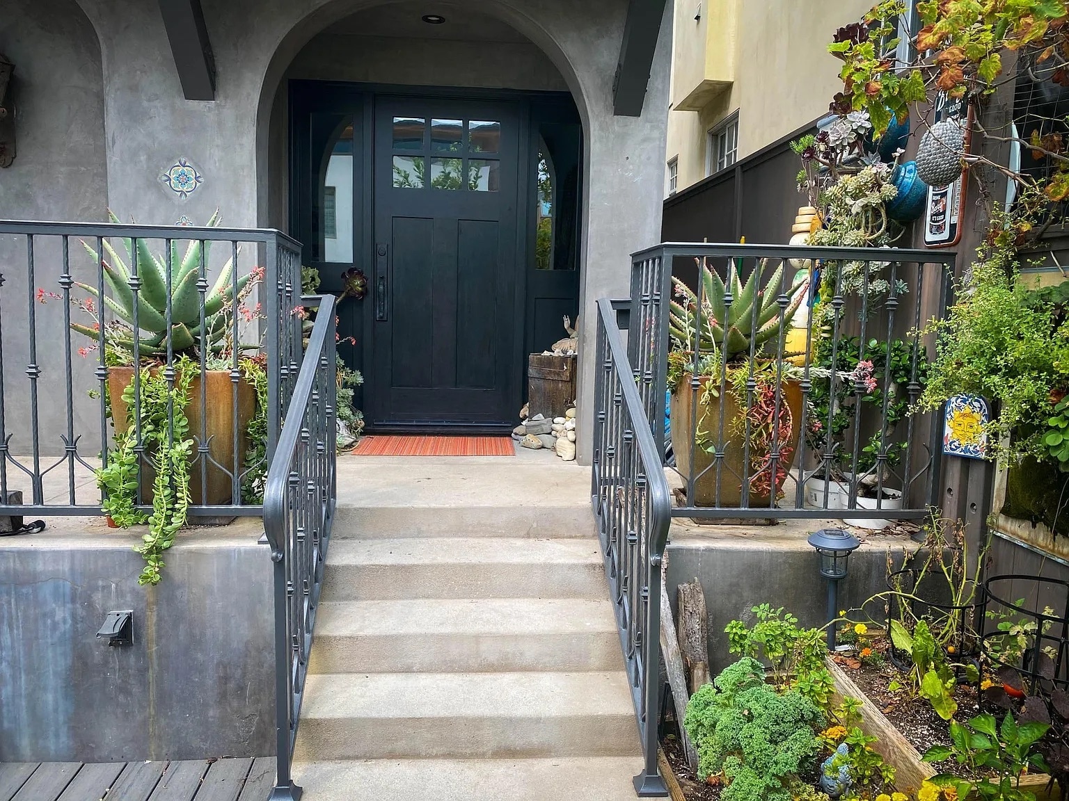 Building Photo - 221 24th St