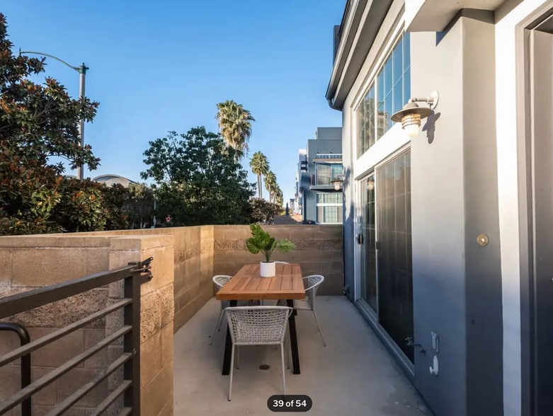 Building Photo - 5400 Playa Vista Dr