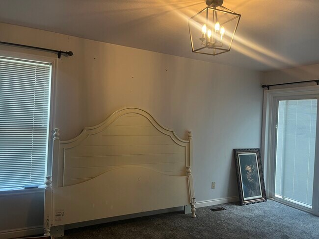 Building Photo - 598 N 300 W