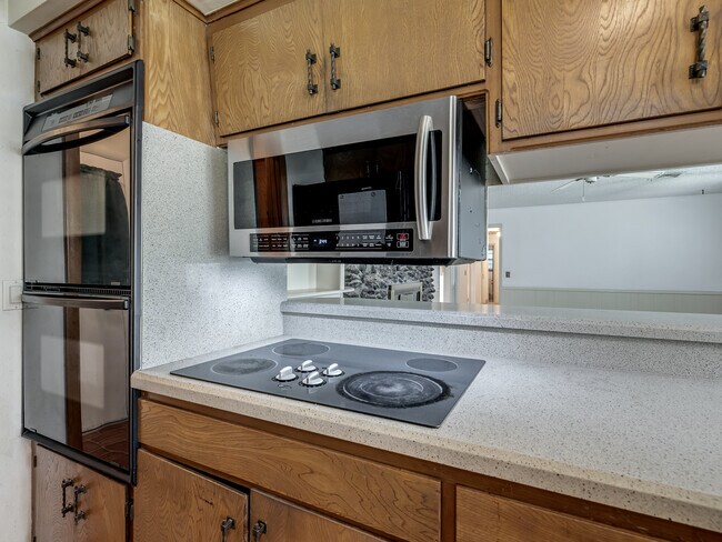 Building Photo - 6721 St Mary's Cir